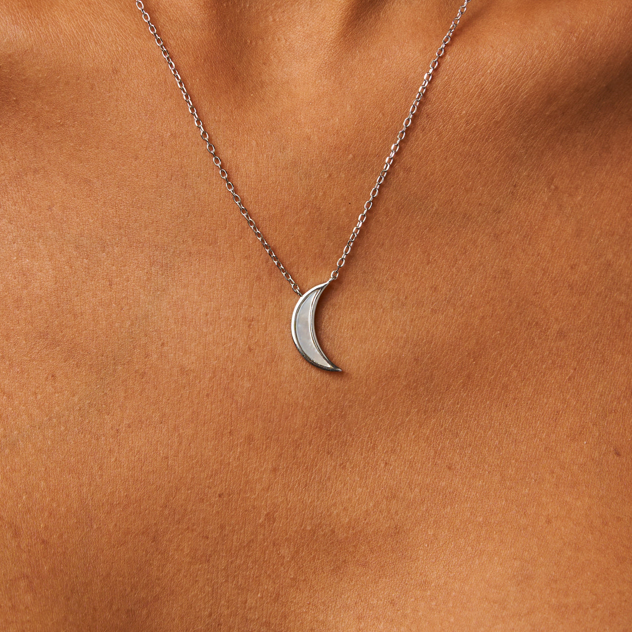 Colar Lua em Madrepérola
