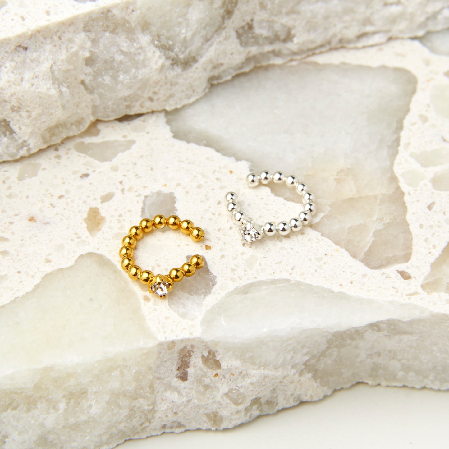 Earcuff Bolinhas com Zircónia