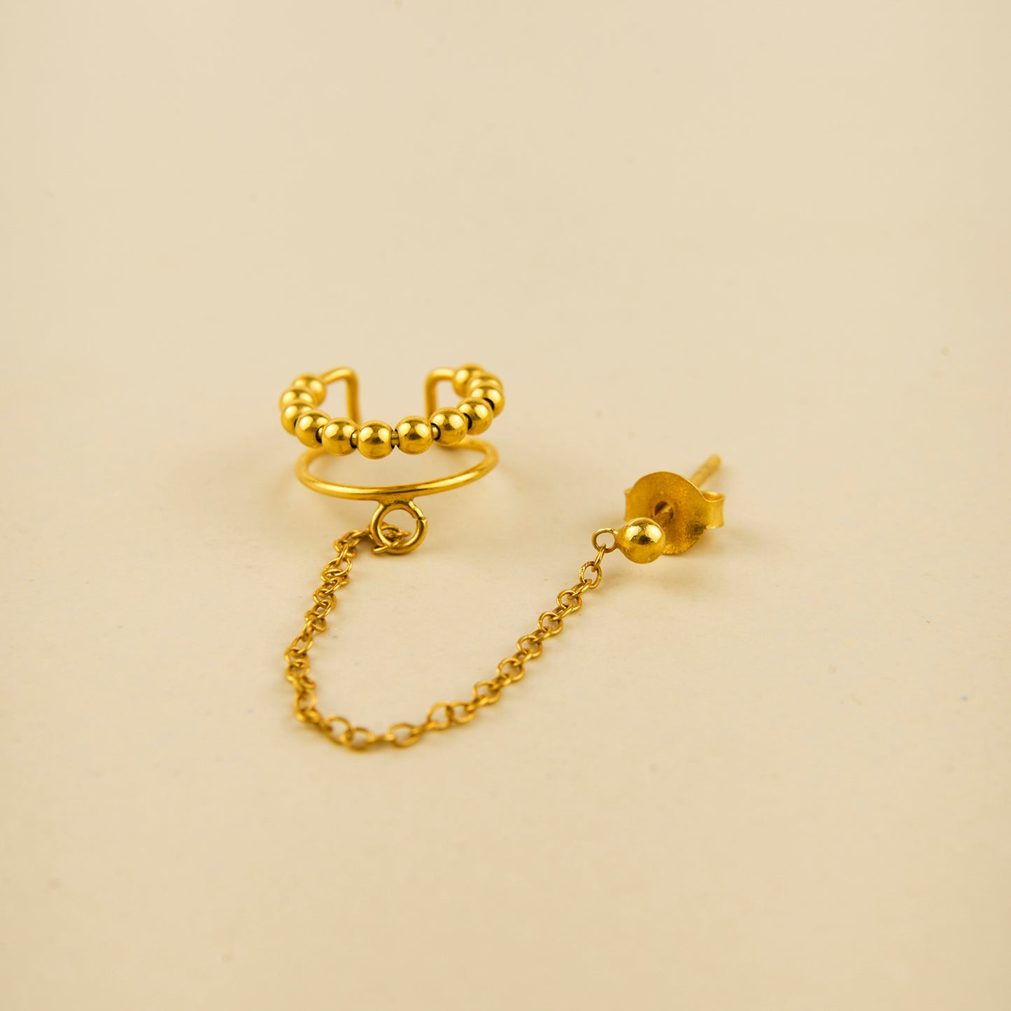 Earcuff Bolinhas e Corrente
