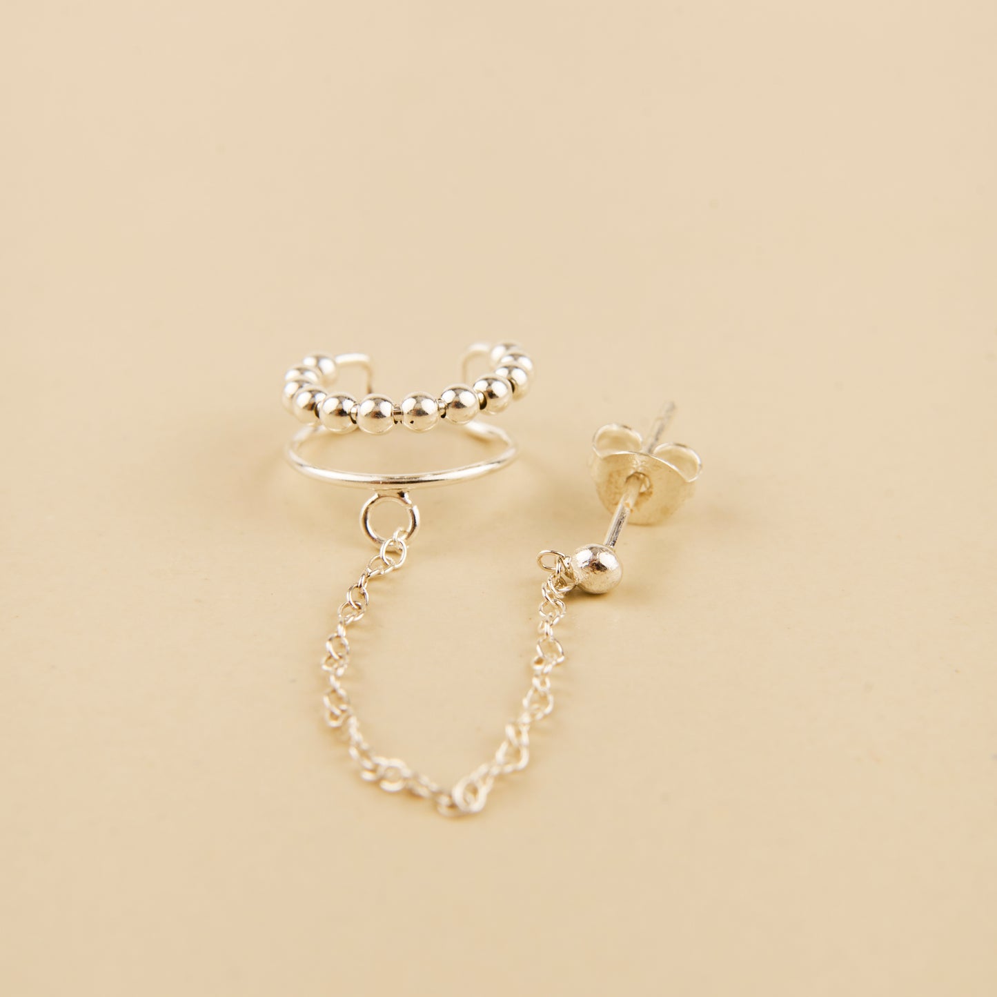 Earcuff Bolinhas e Corrente