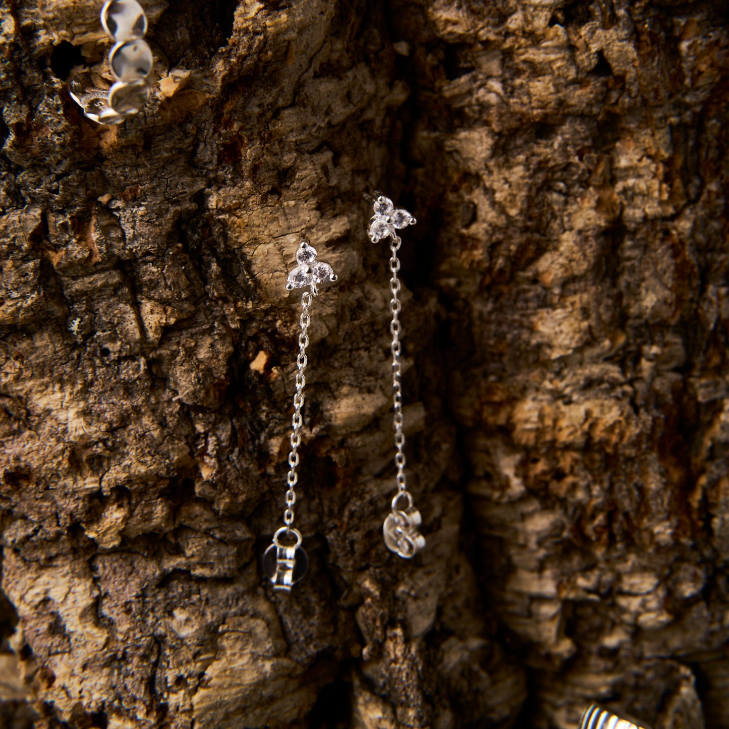 Brincos Mini Flor com Corrente