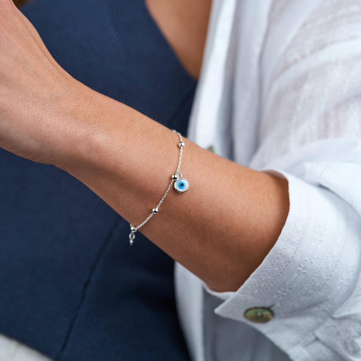 Pulseira Bolinhas com Pendente Olho Turco Madrepérola