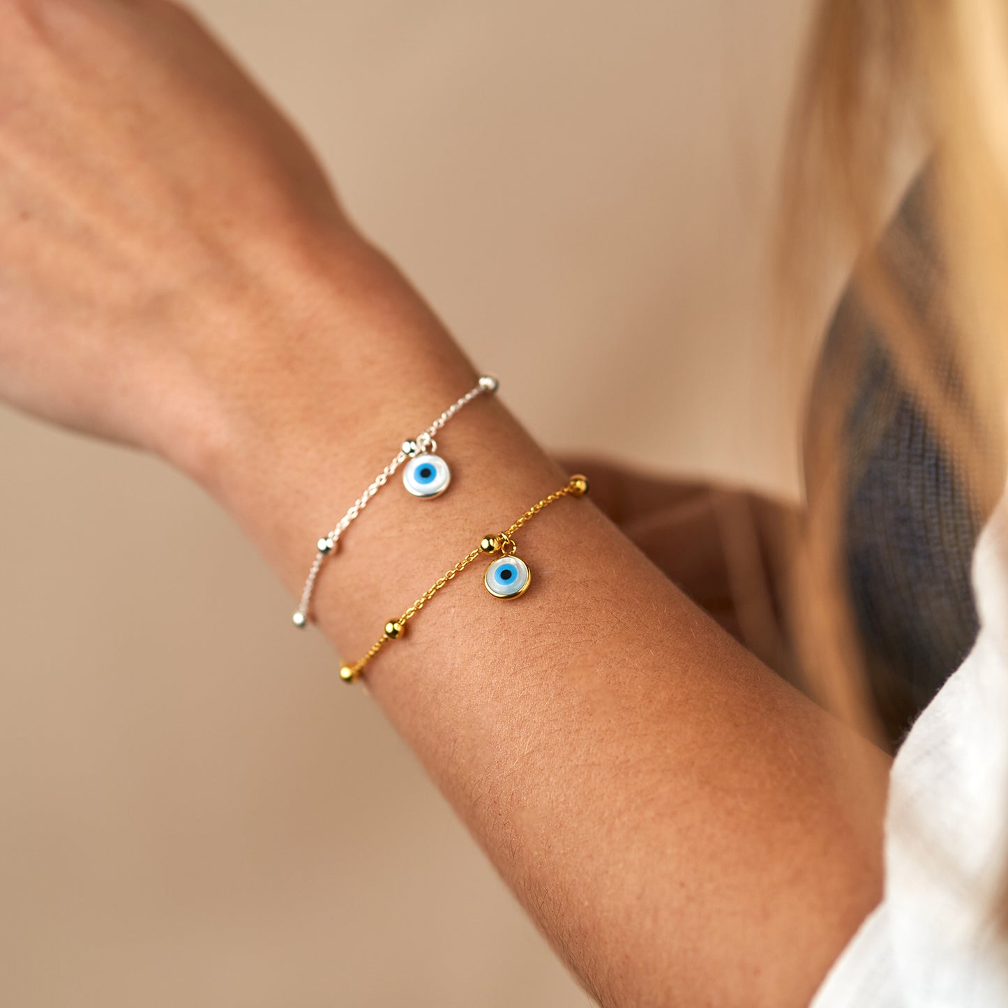 Pulseira Bolinhas com Pendente Olho Turco Madrepérola