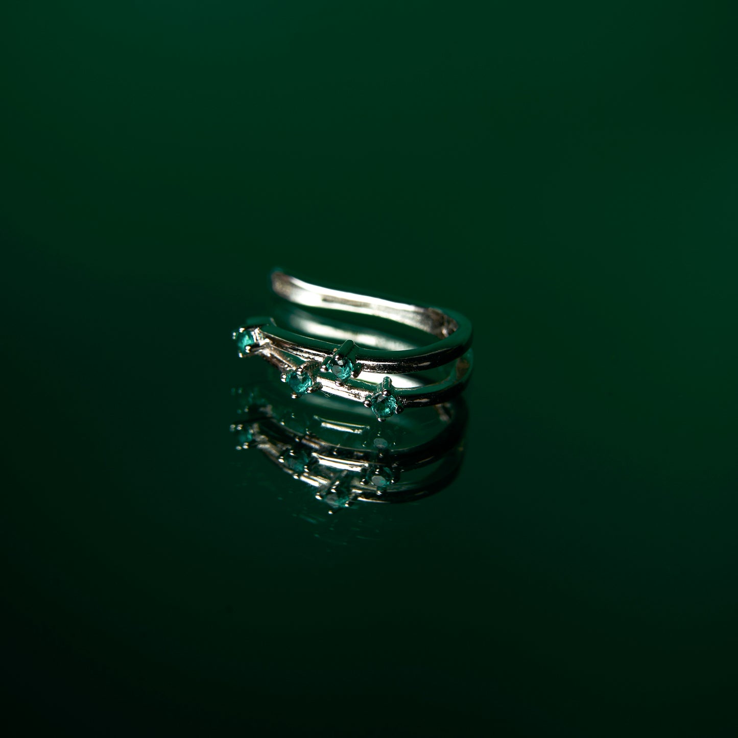 Earcuff Zircónias Verdes