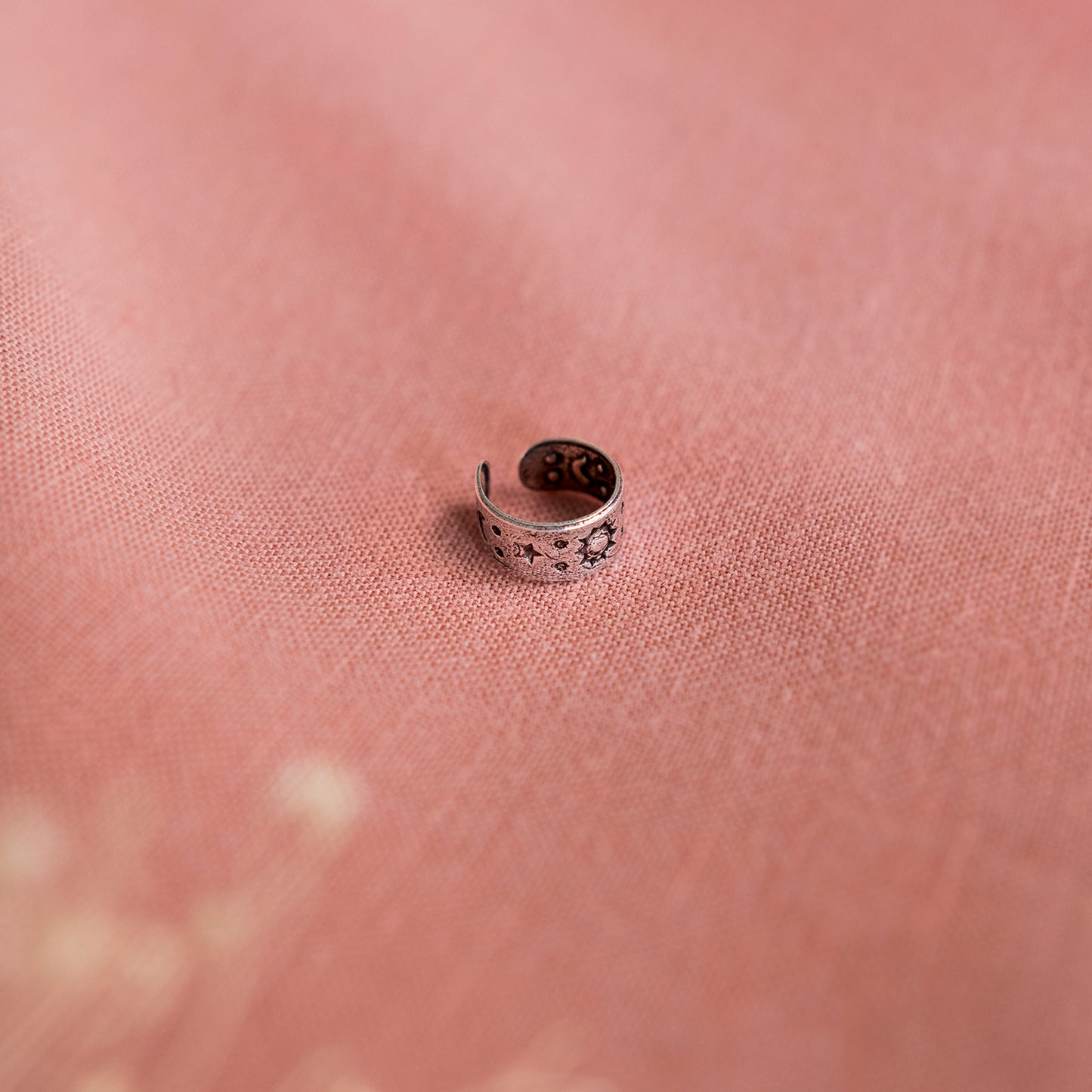 Earcuff Sol, Luas e Estrelas