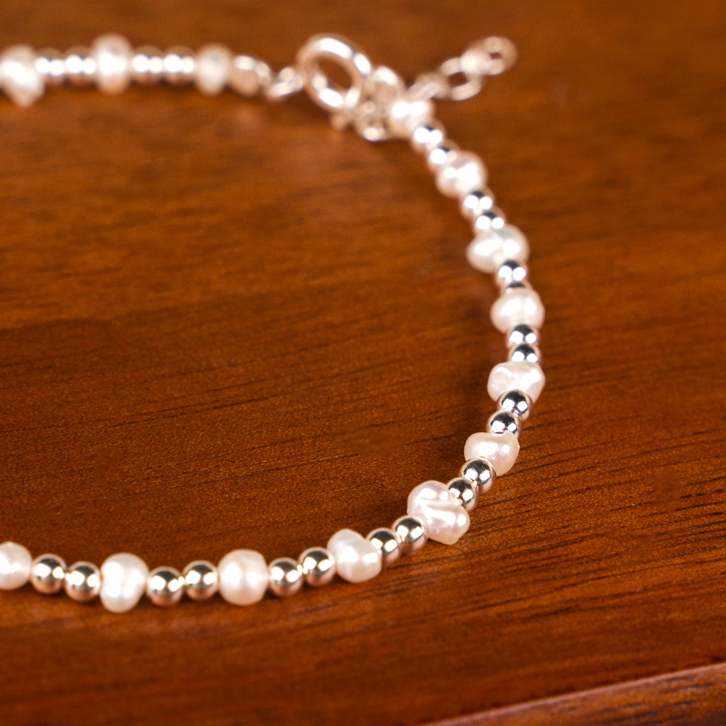 Pulseira com Pérolas Naturais de Água Doce Pequenas