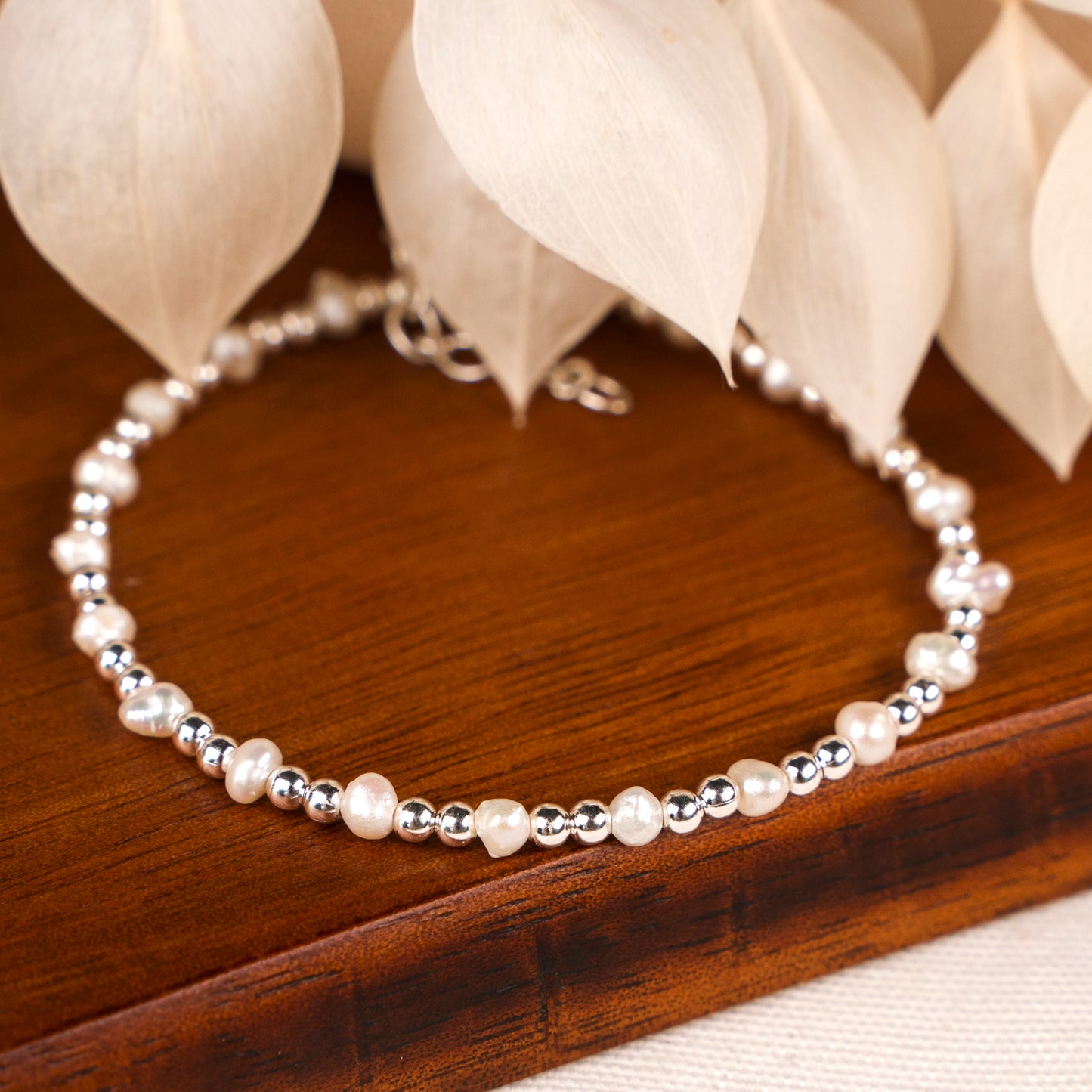 Pulseira com Pérolas Naturais de Água Doce Pequenas