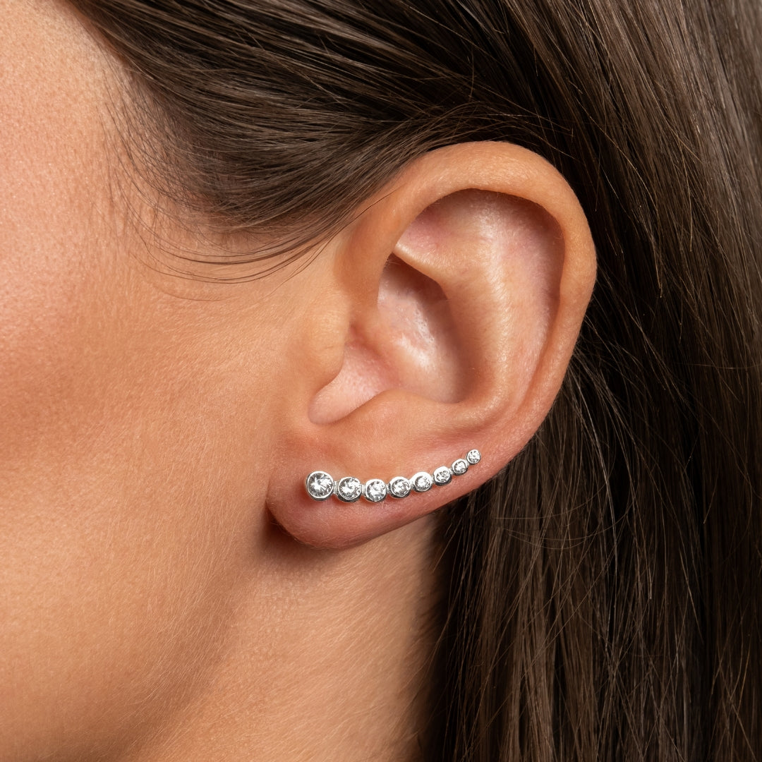 Brincos corridos de Prata 925 com zircónias. Estilo ear climber que sobe na orelha e precisa de apenas 1 furo. 