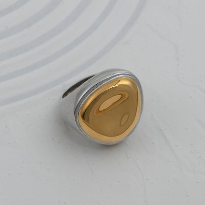 Anel Fuse sinete bicolor aço inoxidável prateado e dourado design industrial orgânico coleção Fuse.