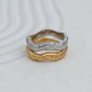 Anel Raw em aço inoxidável dourado e prateado textura irregular e design orgânico coleção Fuse.