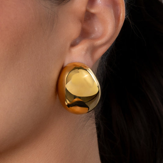 Brincos Golden Hour em aço inoxidável dourado e prateado design orgânico polido coleção Fuse joalharia industrial contemporânea.