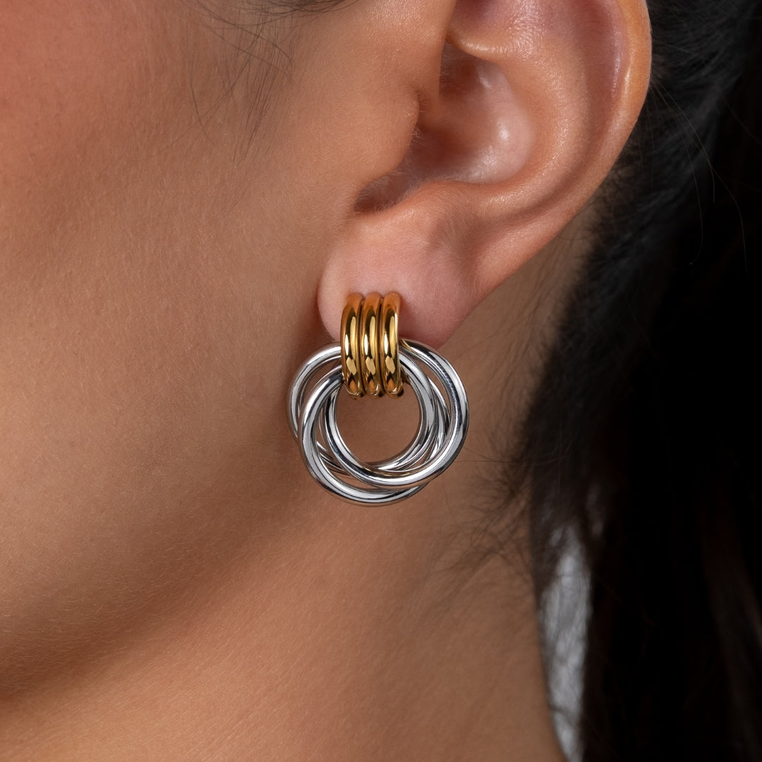 Brincos Eloise bicolor em aço inoxidável com banho PVD dourado e prateado coleção Fuse joalharia resistente à água.