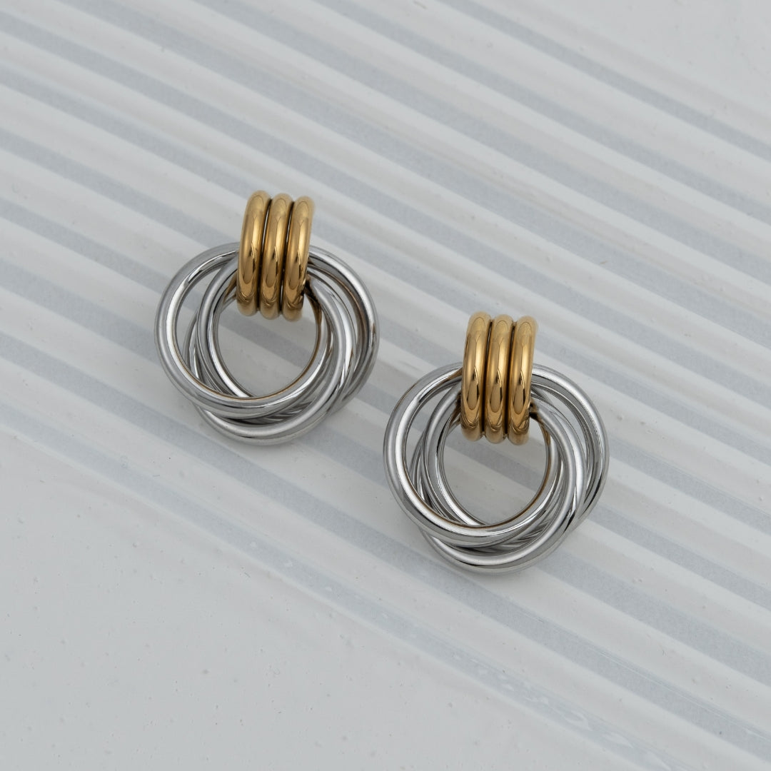 Brincos Eloise bicolor em aço inoxidável com banho PVD dourado e prateado coleção Fuse joalharia resistente à água.