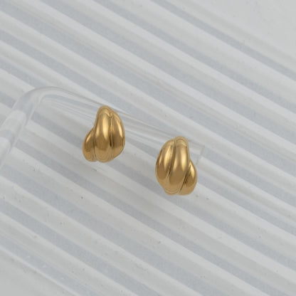 Brincos Dainty em aço inoxidável dourado e prateado mini argolas texturadas coleção Fuse joalharia delicada resistente.