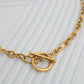 Colar Chunky T-Bar em aço inoxidável dourado com fecho de barra frontal coleção Fuse joalharia urbana.