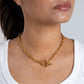 Colar Chunky T-Bar em aço inoxidável dourado com fecho de barra frontal coleção Fuse joalharia urbana.